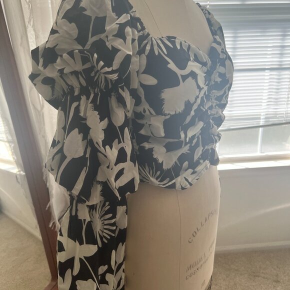 Black and White Marie long sleeve ruched front crop top - Picture 3 of 3